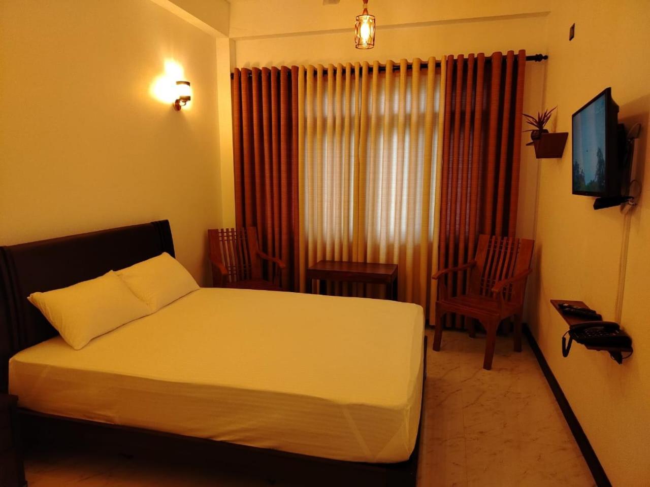 Diora Hotel Ratnapura Ngoại thất bức ảnh