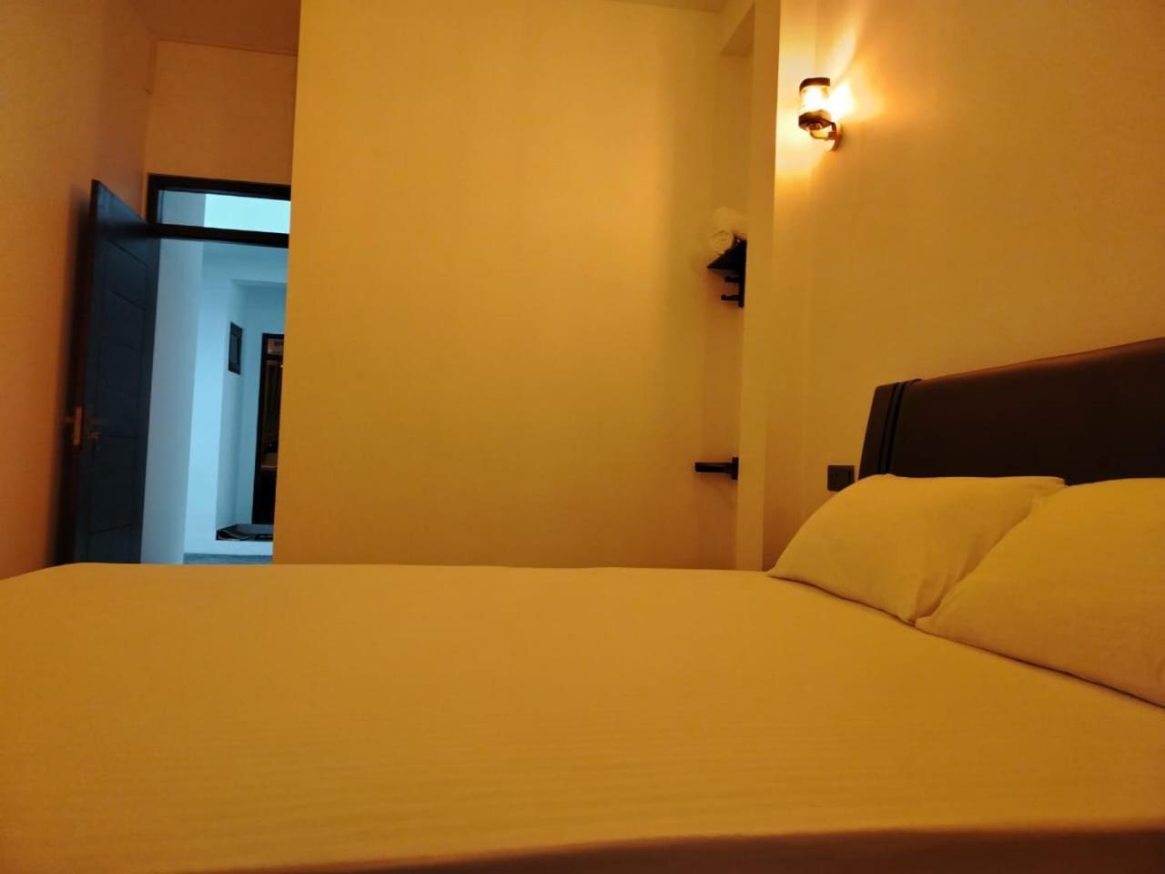 Diora Hotel Ratnapura Ngoại thất bức ảnh
