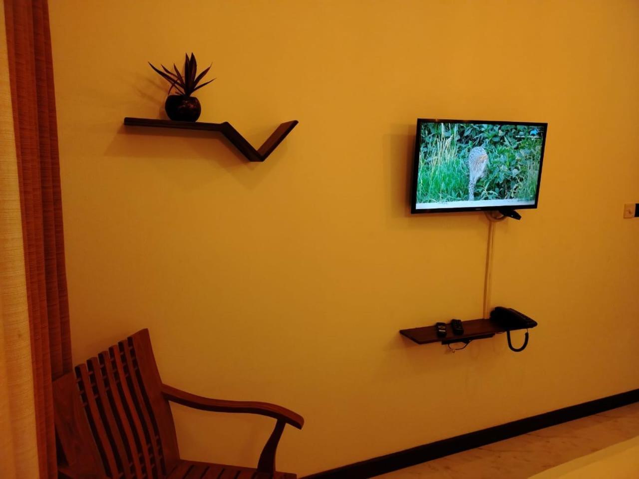 Diora Hotel Ratnapura Ngoại thất bức ảnh