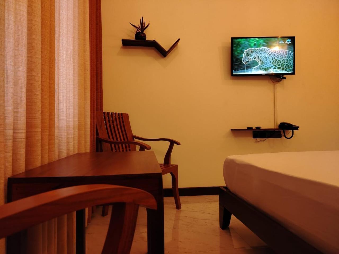 Diora Hotel Ratnapura Ngoại thất bức ảnh