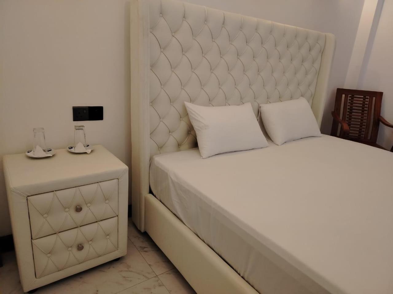 Diora Hotel Ratnapura Ngoại thất bức ảnh