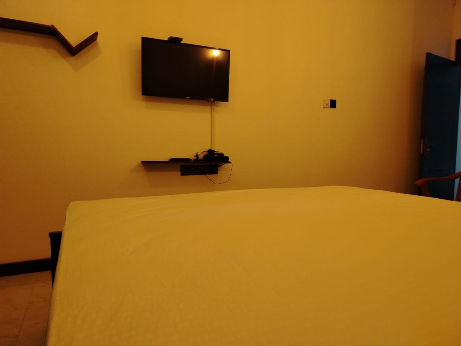 Diora Hotel Ratnapura Ngoại thất bức ảnh