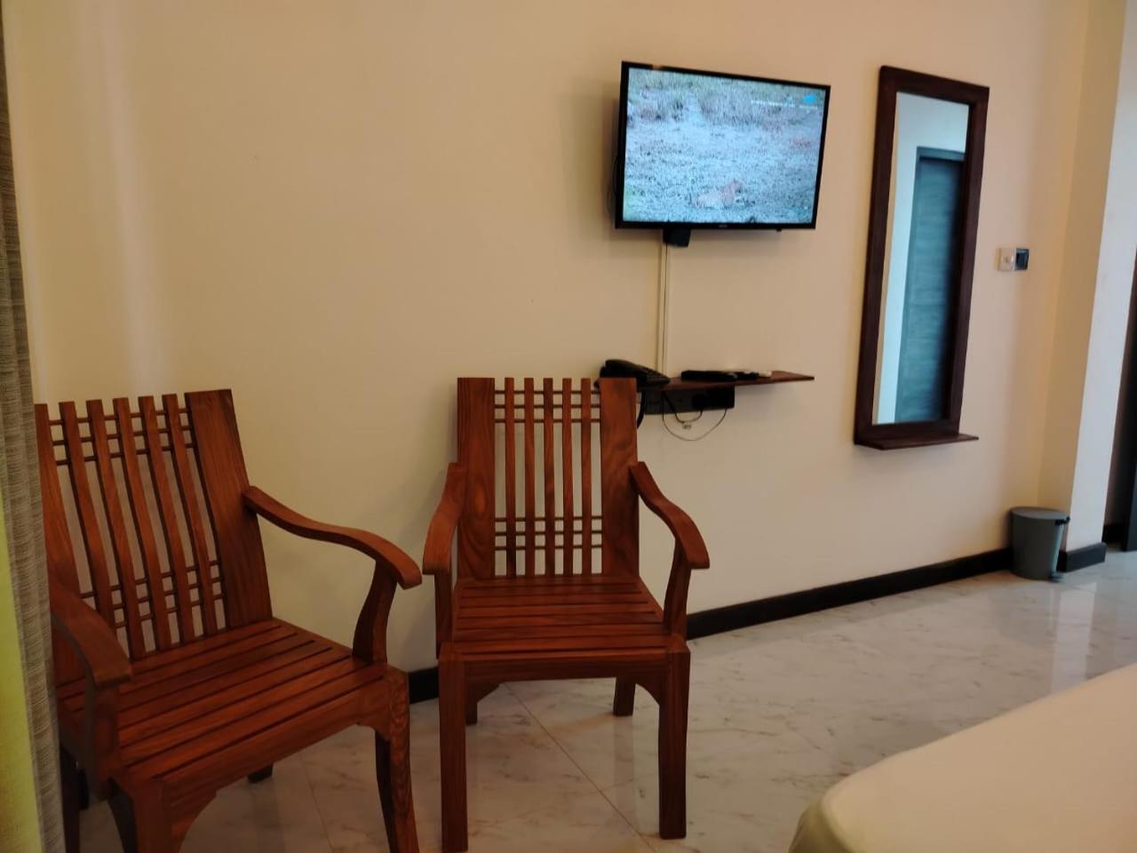 Diora Hotel Ratnapura Ngoại thất bức ảnh