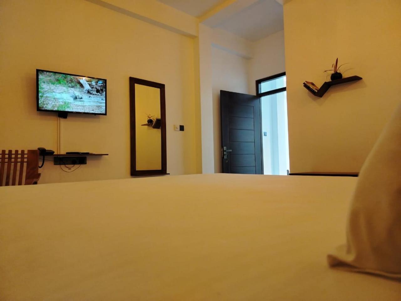 Diora Hotel Ratnapura Ngoại thất bức ảnh