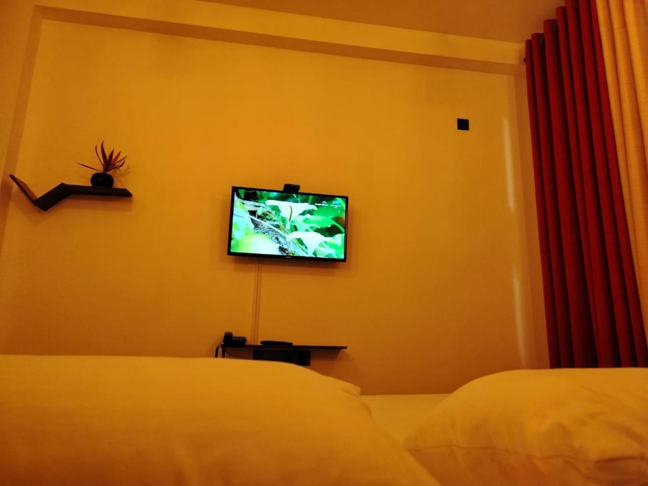 Diora Hotel Ratnapura Ngoại thất bức ảnh