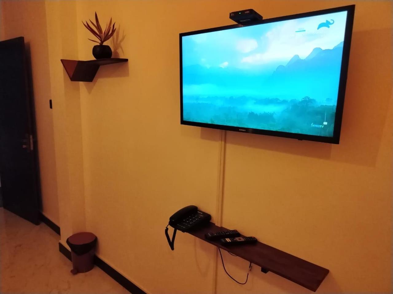 Diora Hotel Ratnapura Ngoại thất bức ảnh