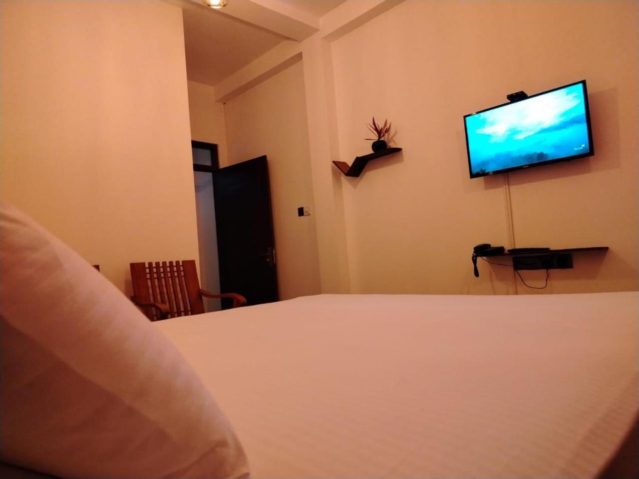 Diora Hotel Ratnapura Ngoại thất bức ảnh