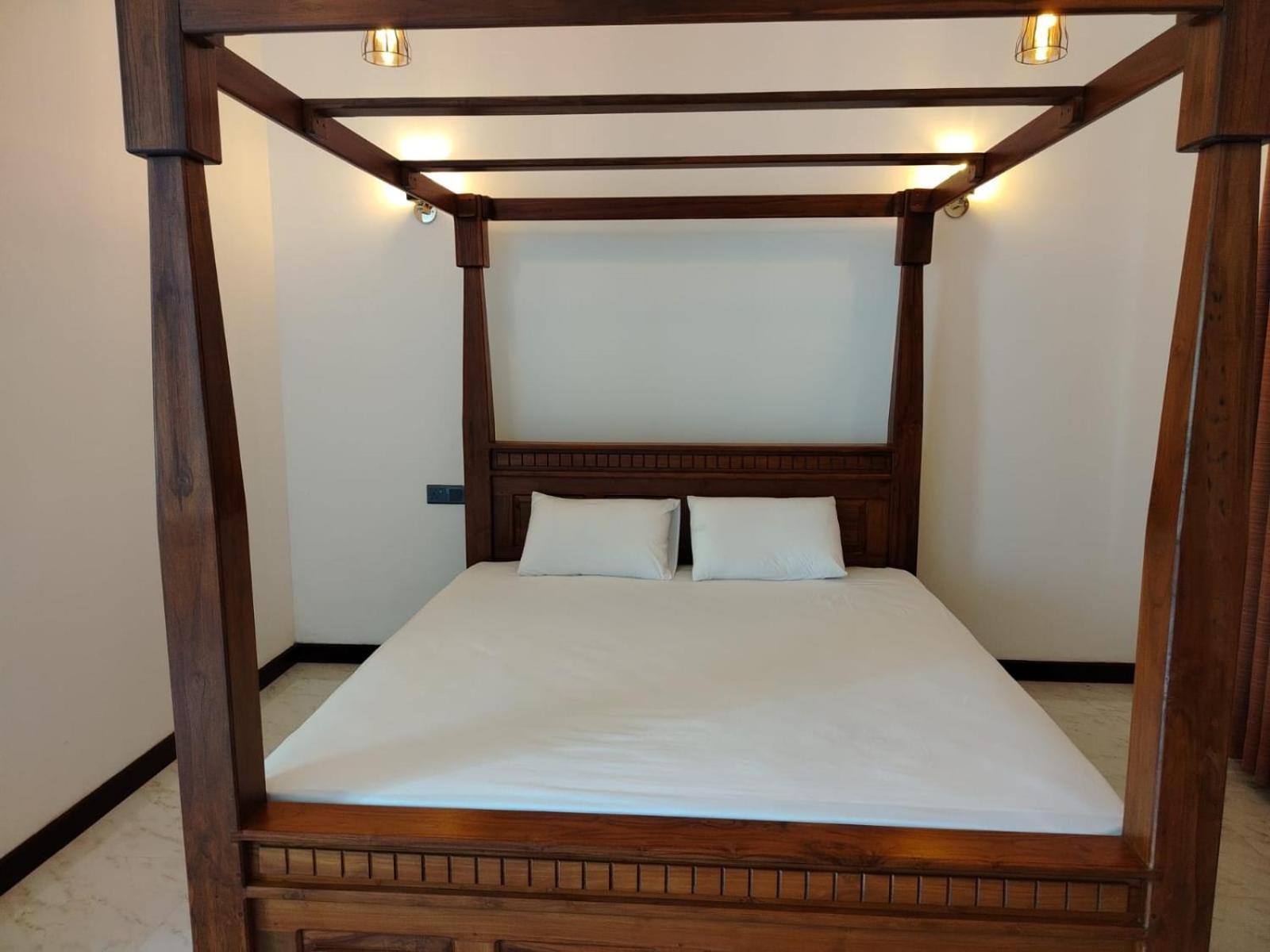 Diora Hotel Ratnapura Ngoại thất bức ảnh