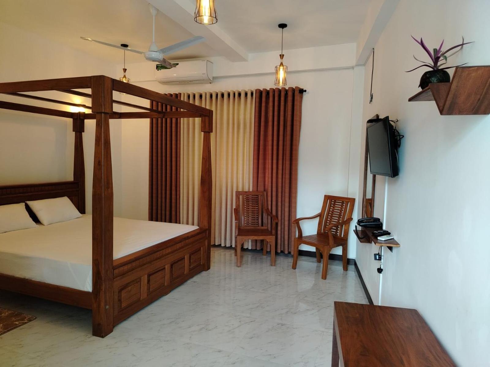 Diora Hotel Ratnapura Ngoại thất bức ảnh